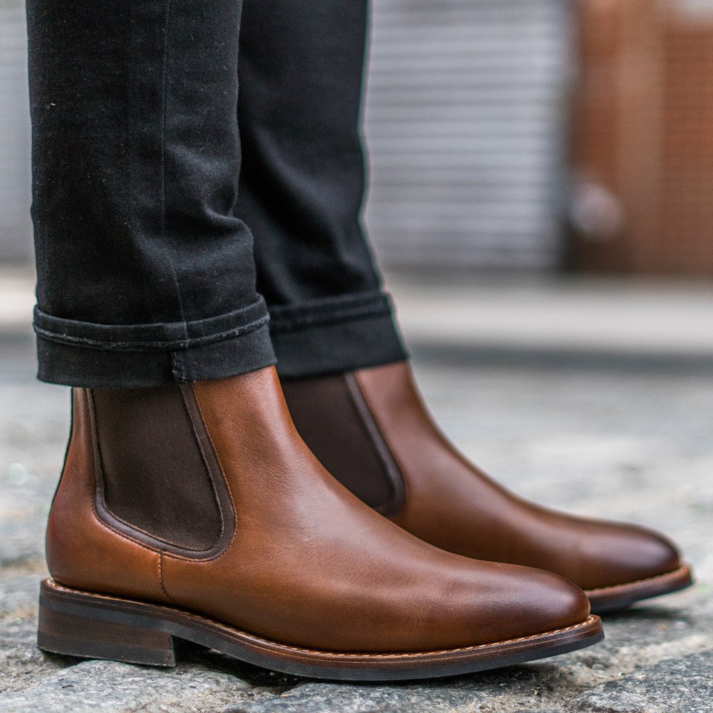 Authentic Full-Grain Leather Grain Depth & Pull-Up Patina Texture Detail
