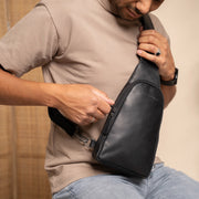 
Leather Sling Bag Bowey - Structured Side Profile Showing Gusset Depth & Expansion Capacity