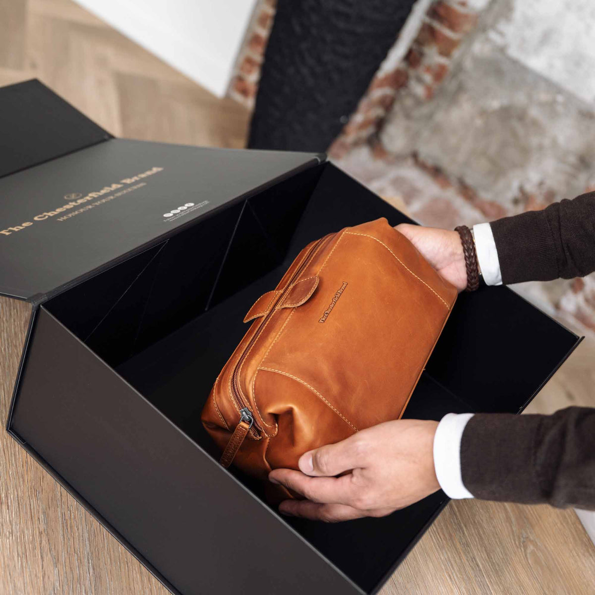 Vince Full-Grain Leather Toiletry Bag – alternate product view 2